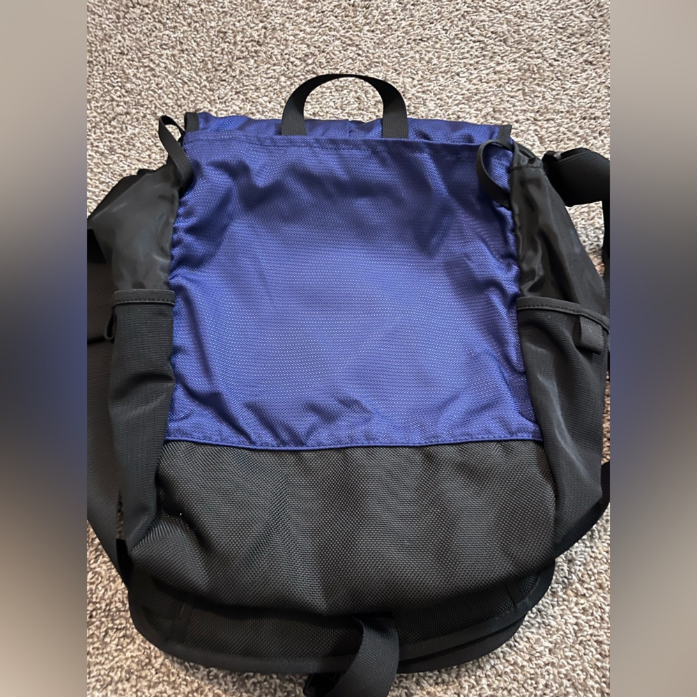 Victorinox Men's Backpack in Blue and Black - Picture 7 of 13